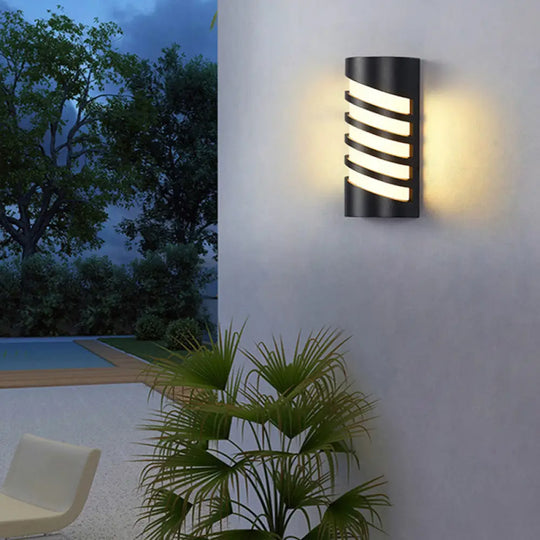 Modern Metallic Led Outdoor Wall Sconce In Black / Cylinder