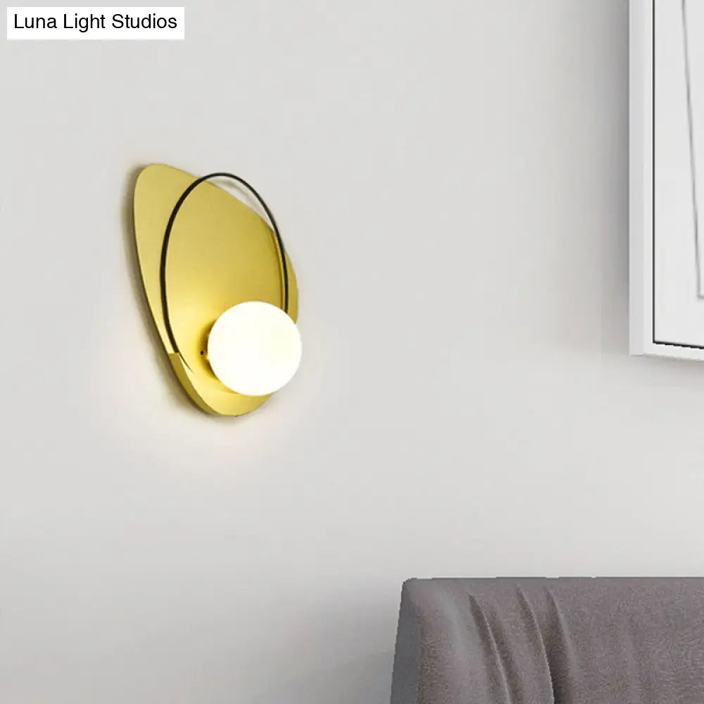 Modern Metallic Petal Wall Sconce - Stylish Single Living Room Light Fixture