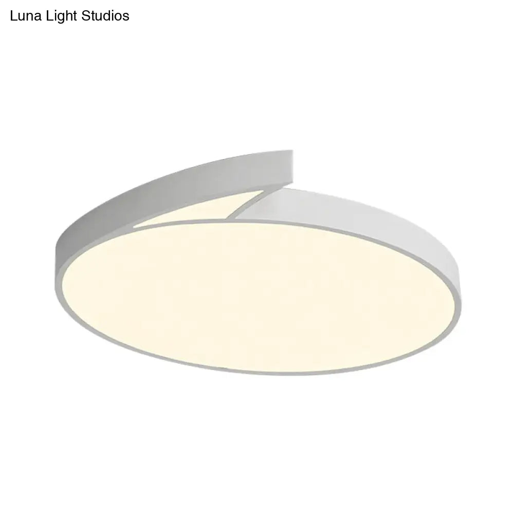 Modern Round Flush-Mount Ceiling Light - Black/White 18/21.5 Led Acrylic Flushmount With Fin Detail