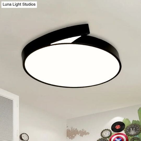 Modern Round Flush-Mount Ceiling Light - Black/White 18/21.5 Led Acrylic Flushmount With Fin Detail