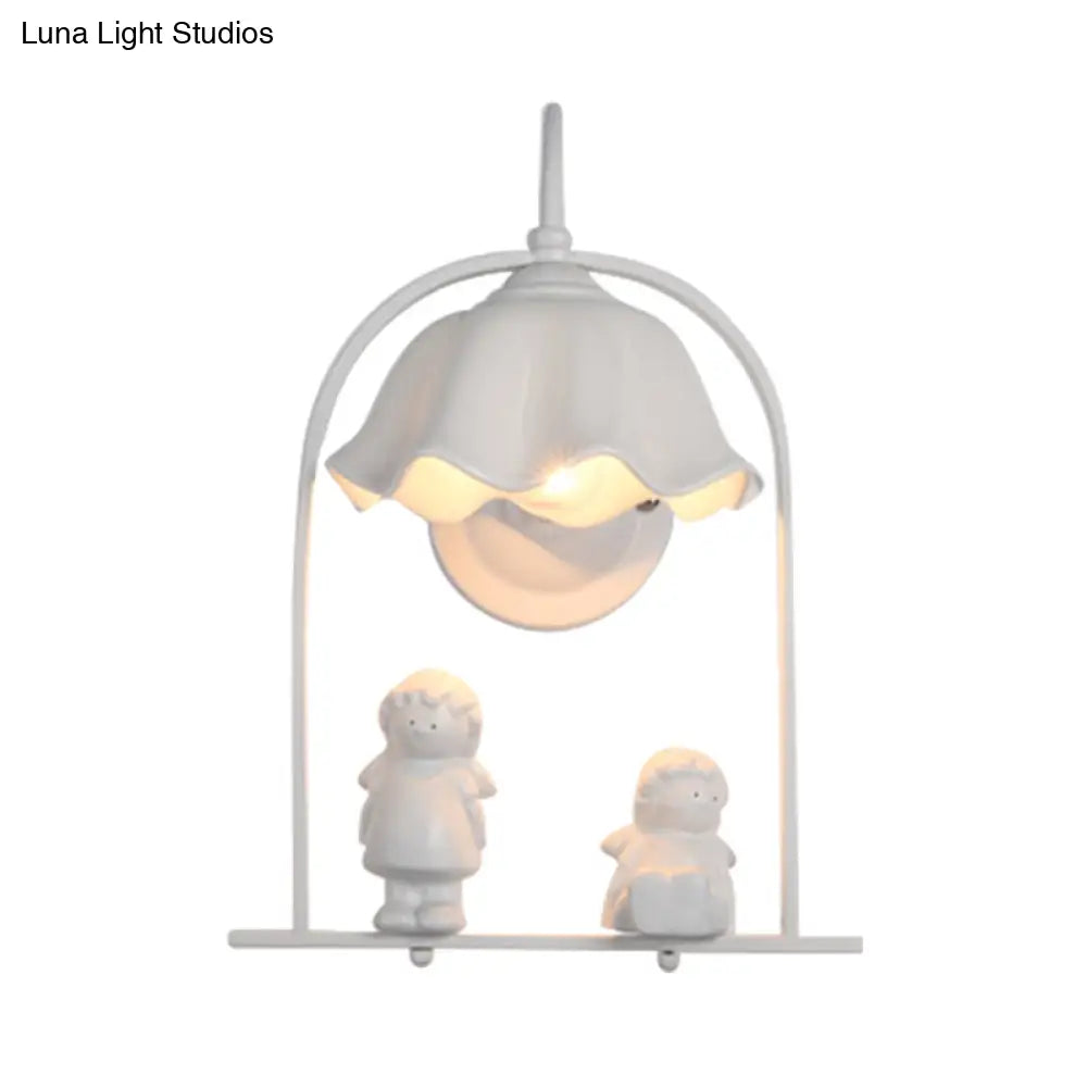 Modern Stylish White Metal Wall Lamp With 1 Light For Little Kids Kitchen Décor