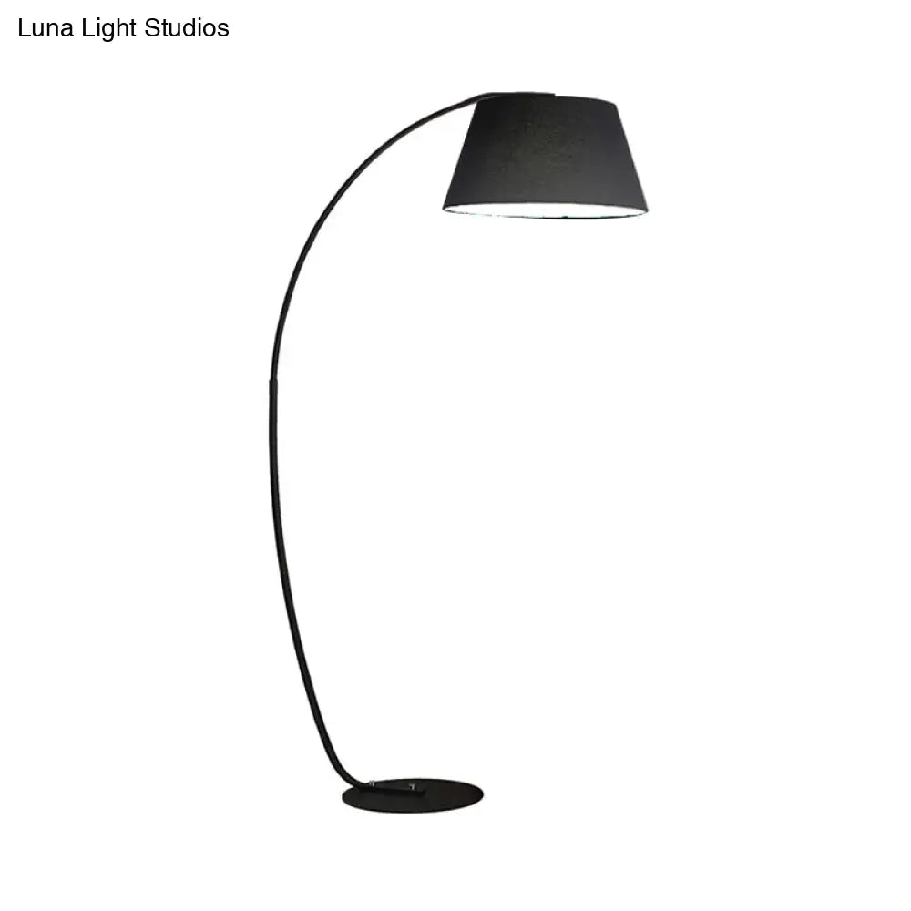 Modern Tapered Led Floor Lamp With Arc Arm In White/Black