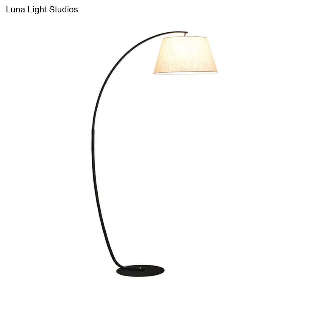 Modern Tapered Led Floor Lamp With Arc Arm In White/Black