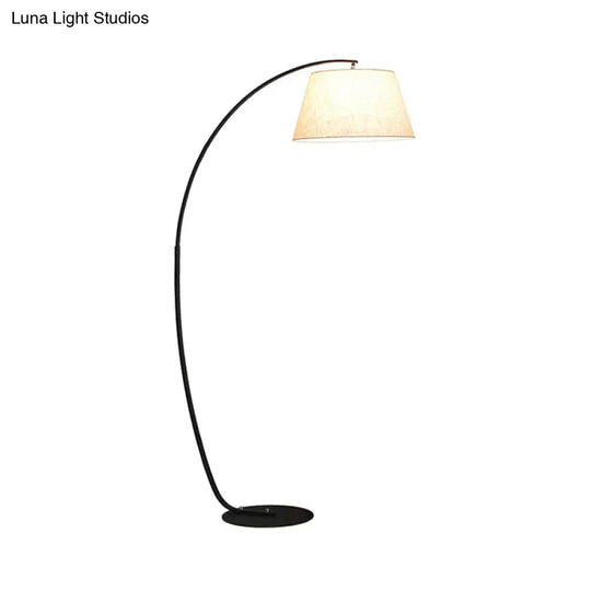 Modern Tapered Led Floor Lamp With Arc Arm In White/Black