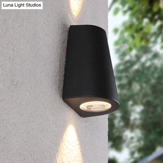 Modern Trapezoid Led Wall Sconce In Black - Metallic Garden Light