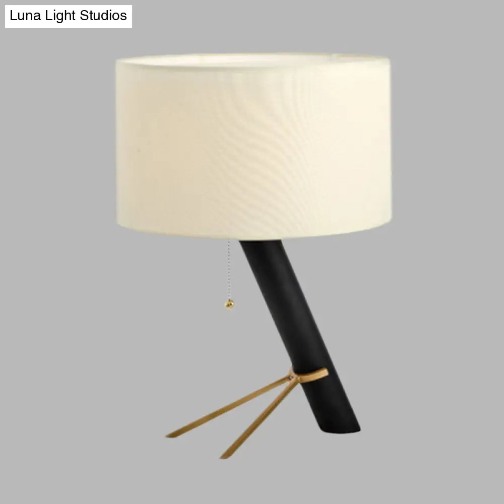 Modern White Drum Night Table Lamp With Pull Chain - Creative Fabric Desk Light (1-Bulb)