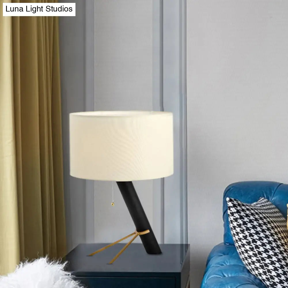 Modern White Drum Night Table Lamp With Pull Chain - Creative Fabric Desk Light (1-Bulb)