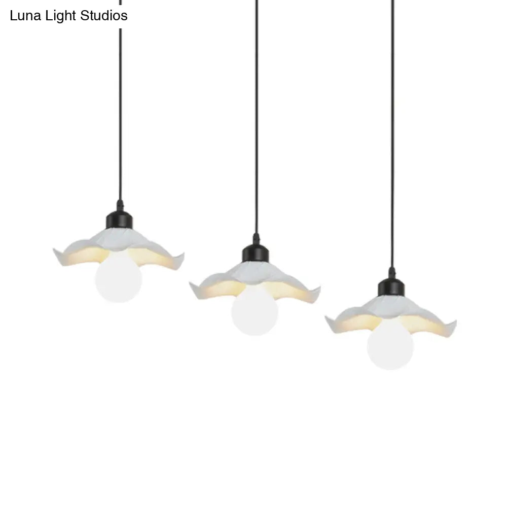 Modern 3-Head Pendant Light With Ruffled Edge In White Metallic Finish - Linear/Round Canopy