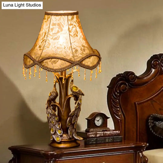 Traditional 1-Light Bedside Night Lamp With Scalloped Rose Print Fabric Peacock Decoration - Gold