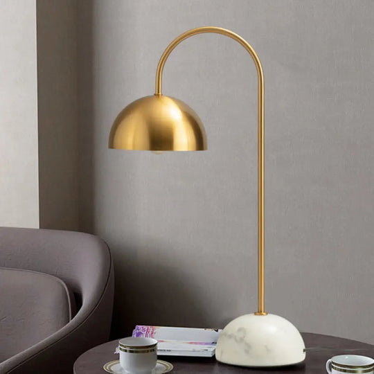 Nolwenn - Elegant Metallic Dome Nightstand Lamp: Minimalist Brass Night Lighting