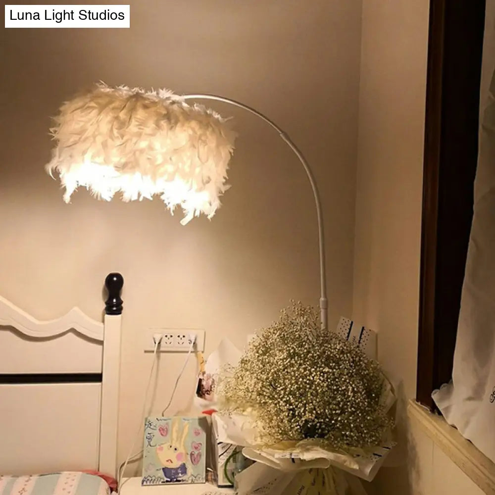 Nordic Feather Floor Lamp With Fishing Rod Arm For Bedroom - Stand Up Light (1 Bulb)