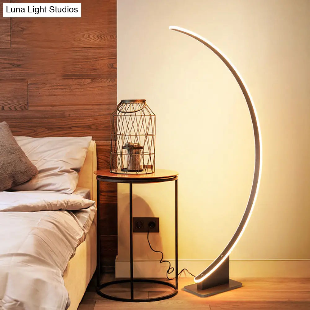 Nordic Style Bedside Led Standing Light With Metallic Curved Floor Lighting