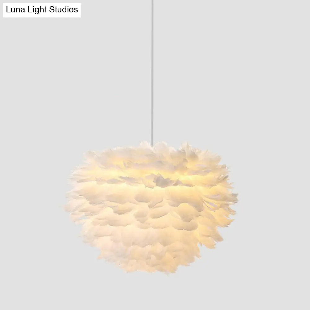 White Feather Round Pendant Ceiling Light - Nordic Style Single-Bulb Suspension