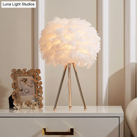 Nordic Style Feather Table Lamp - Spherical Accent Nightstand Light For Living Room