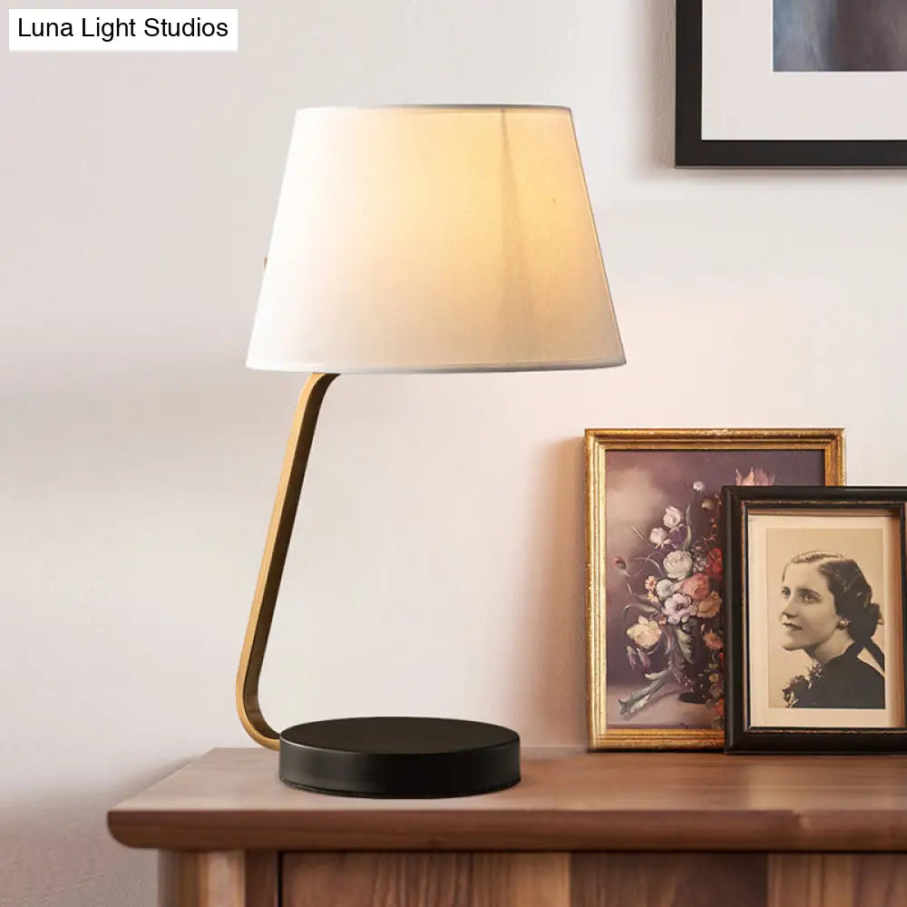 Océane - Nordic Urn-Like Reading Light Metal 1 Head Bedroom Nightstand Lamp With Fabric Shade In