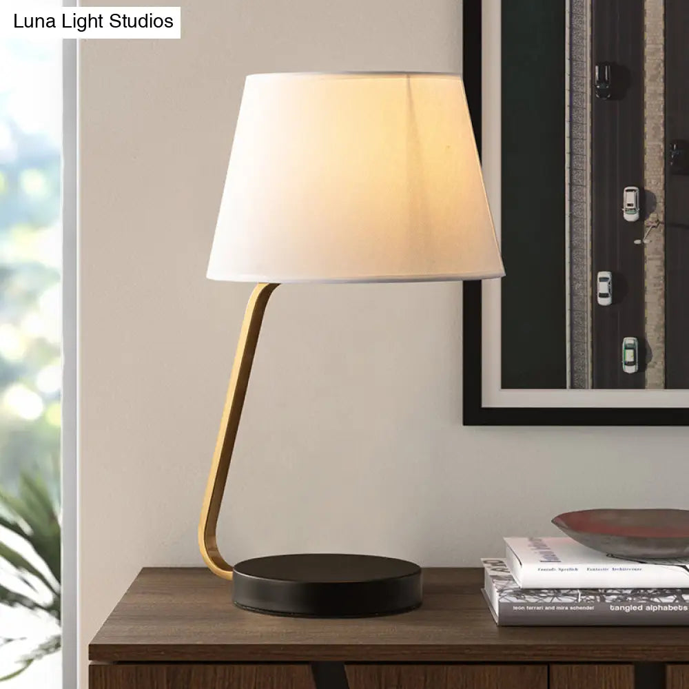 Océane - Nordic Urn-Like Reading Light Metal 1 Head Bedroom Nightstand Lamp With Fabric Shade In