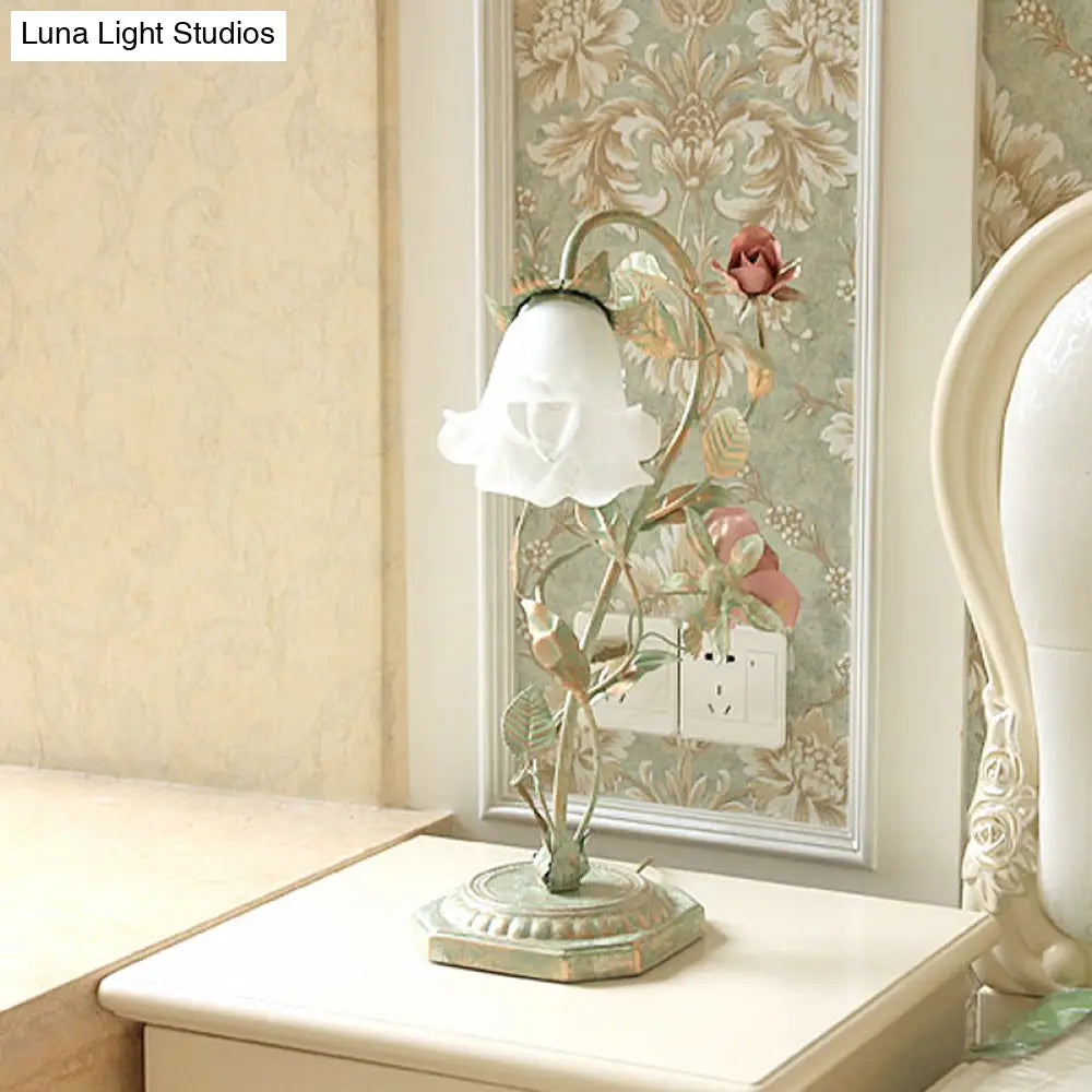 Pastoral Metal Flared Nightstand Lamp With Flower Decoration - Green