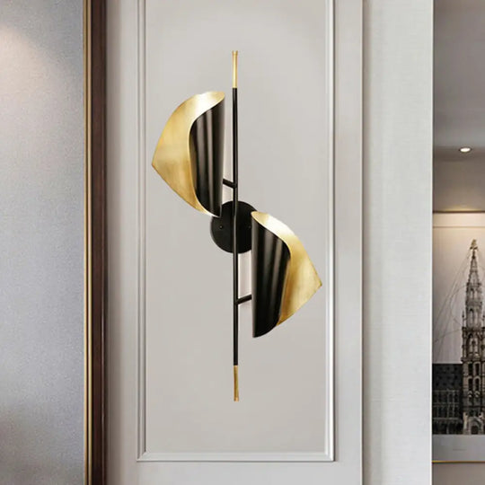 Ribbed Curved Sheet Sconce - Postmodern 2 Heads Wall Mount Lighting For Stair Black & Gold