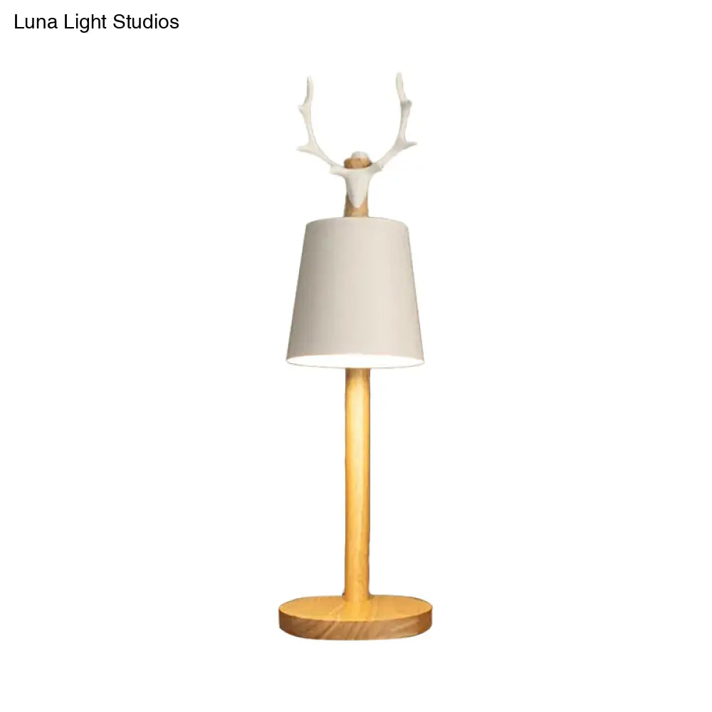 Rotatable Wood Desk Light - Nordic Style Animal Deco Table Lamp In Beige