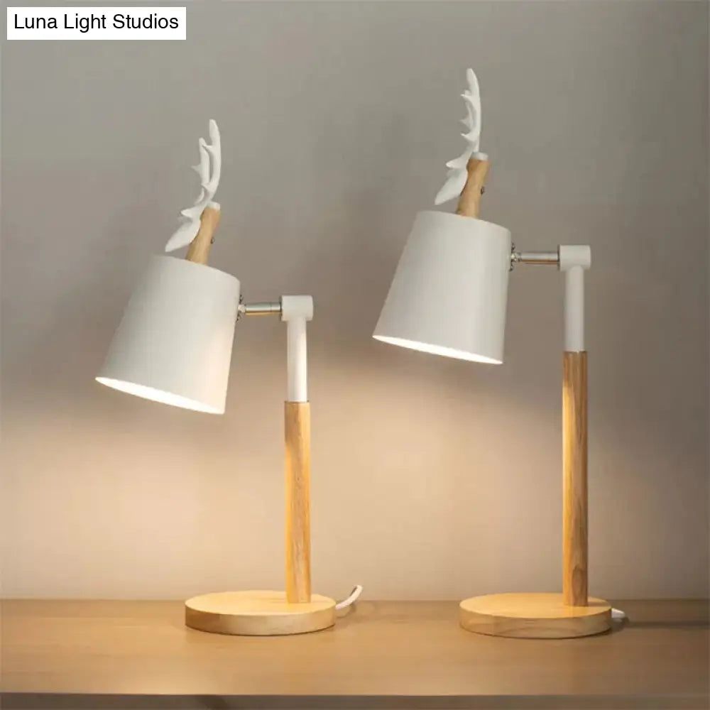 Rotatable Wood Desk Light - Nordic Style Animal Deco Table Lamp In Beige