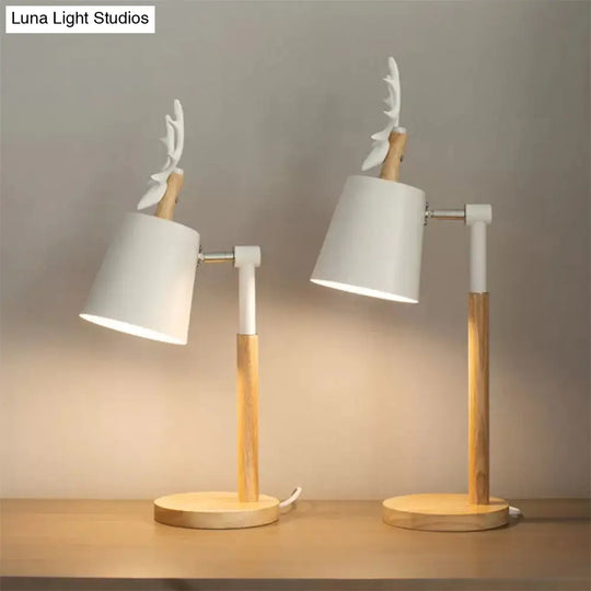 Rotatable Wood Desk Light - Nordic Style Animal Deco Table Lamp In Beige