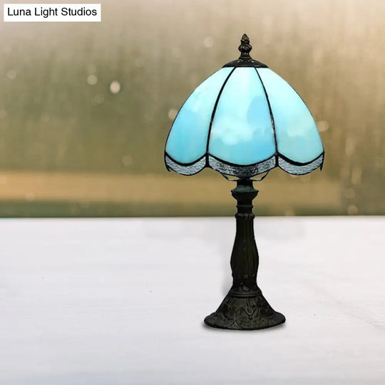 Scalloped Table Lighting: Traditional 1-Light Stained Glass Indoor Fixture In Blue/White