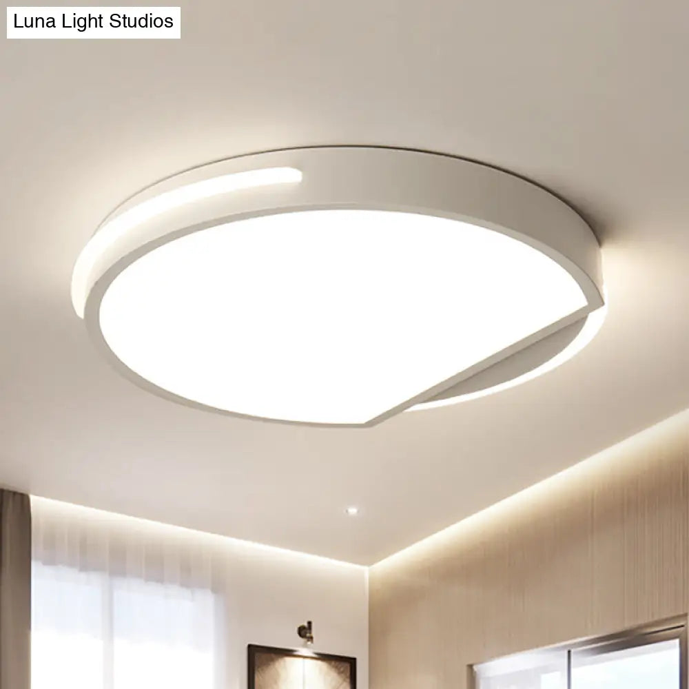 Simple Metal Flushmount Ceiling Light In Warm/White: 16’/19.5’ Wide Round Design