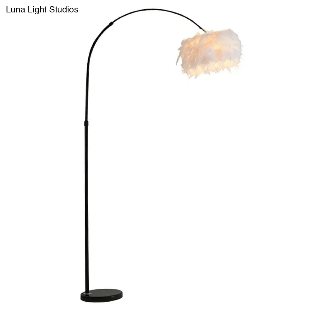 Simplicity 1-Bulb Stand Up Lamp With Arc Arm Perfect For Living Room Lighting