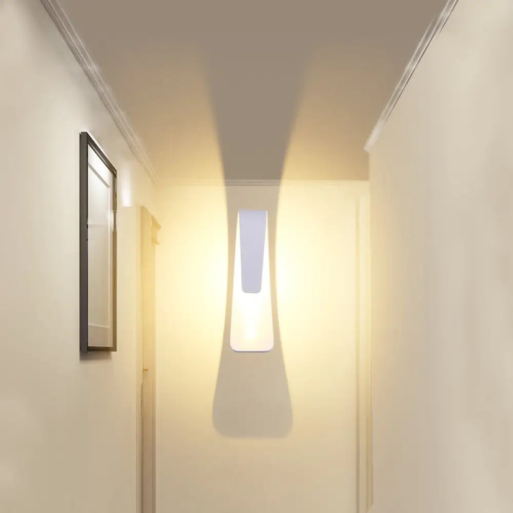 Sleek Aluminum Led Wall Sconce For Cozy Living Rooms - Warm/White Light White / Warm