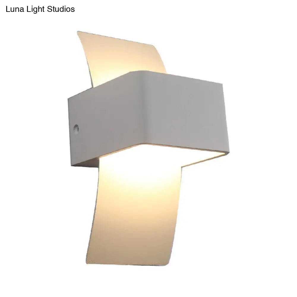 Sleek Curved Metal Wall Mount Led Sconce Light In Warm/White - Modern Lighting Solution