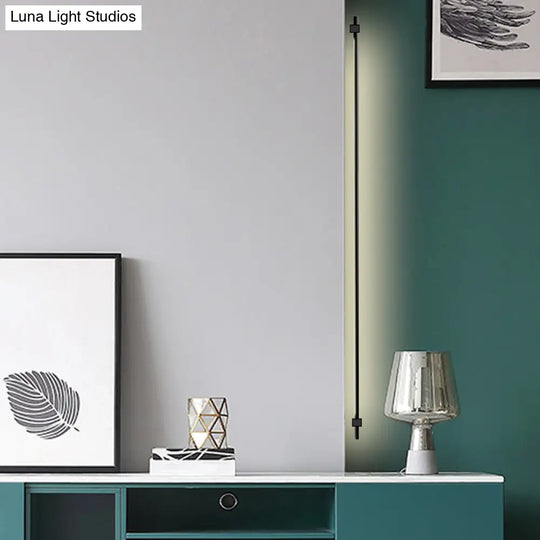 Sleek Pole Shaped Led Wall Light For Living Room - Minimalist Metallic Mounted Lighting