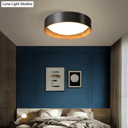 Sleek Round Metal Flush Mount Led Ceiling Light With Acrylic Diffuser For Bedrooms