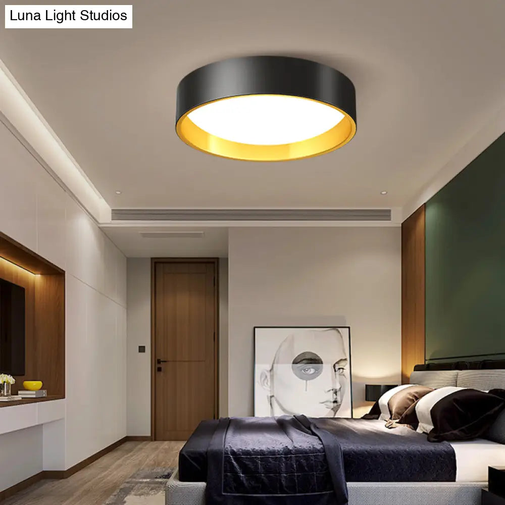 Sleek Round Metal Flush Mount Led Ceiling Light With Acrylic Diffuser For Bedrooms