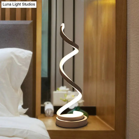 Sleek Spiral Ribbon Metal Table Lamp: Simplicity Black/White/Gold Led Task Lighting With Circle