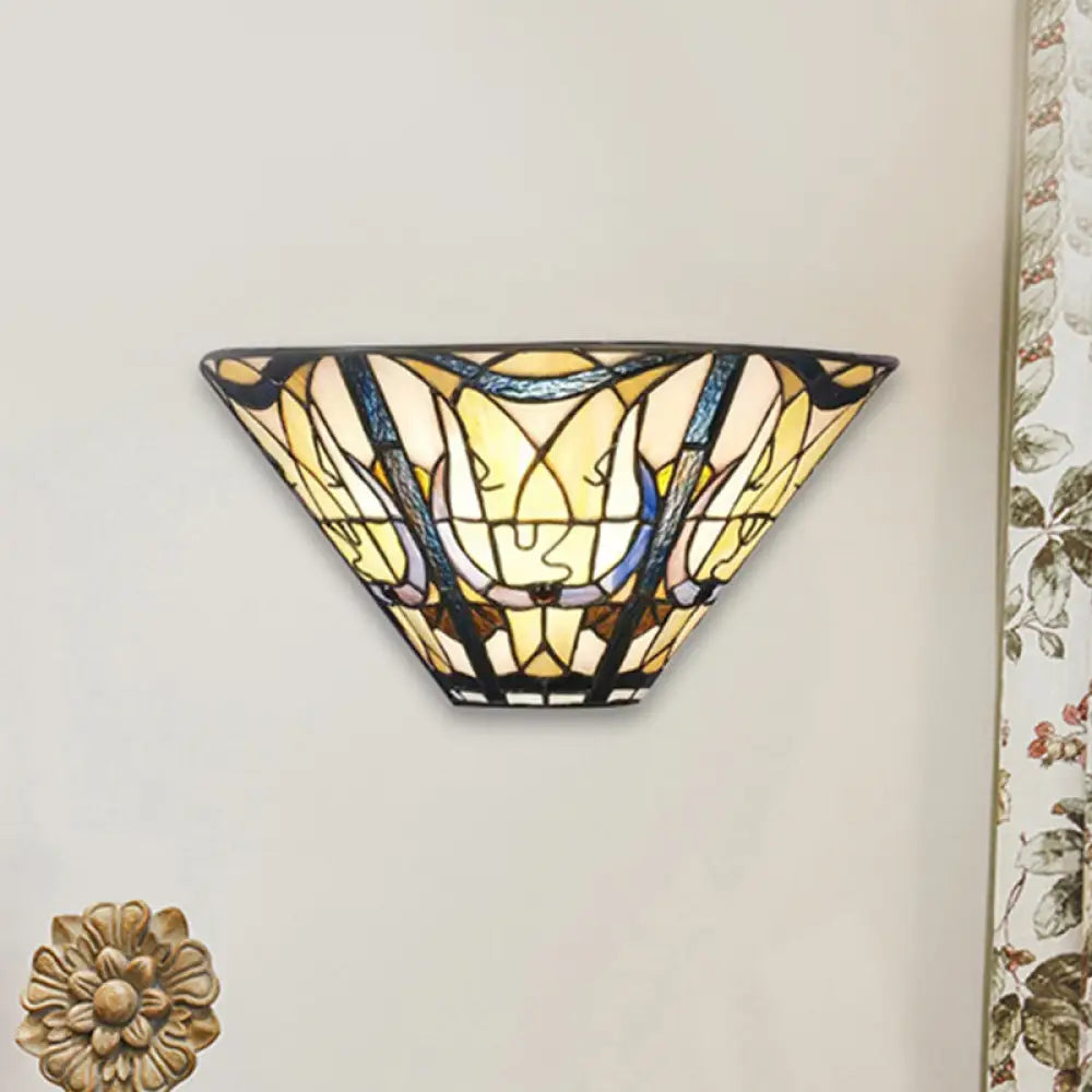 Stained Glass Tiffany Style Wall Mount Light - Multi-Color Upward For A Stylish Home Beige / Leaf