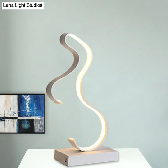 Streamlined Led Horse Profile Desk Lamp - Modern Metal Nightstand Light In Black/White/Gold