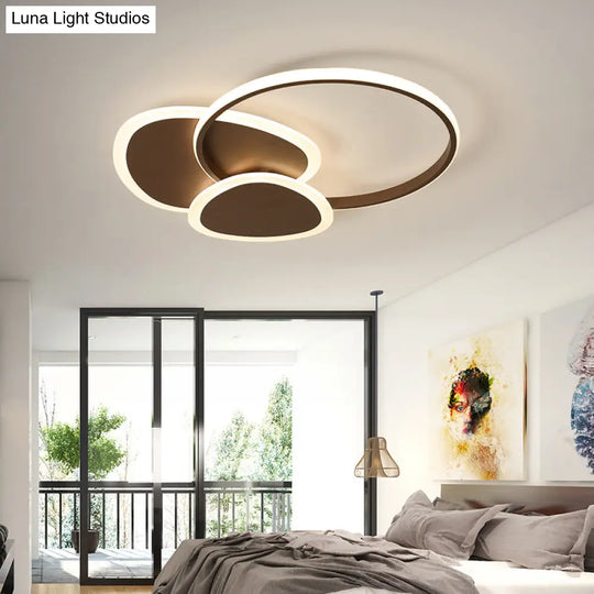 Stylish Flaky Triangle Ceiling Light: Modern Acrylic Led Flush Mount Lamp (16/18 W) In White/Coffee