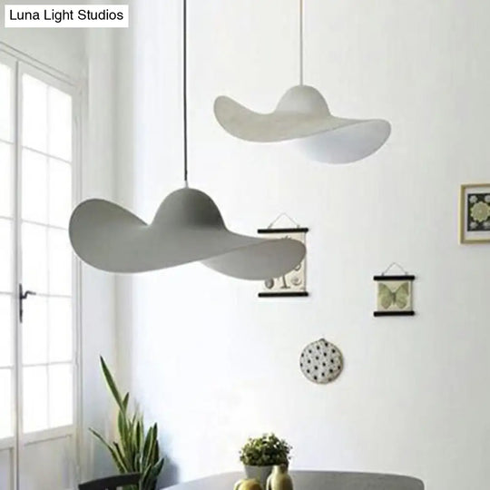 Stylish Wide-Brimmed Hat Pendant Lamp For Minimalist Living Room Decor