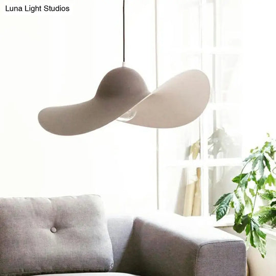 Stylish Wide-Brimmed Hat Pendant Lamp For Minimalist Living Room Decor