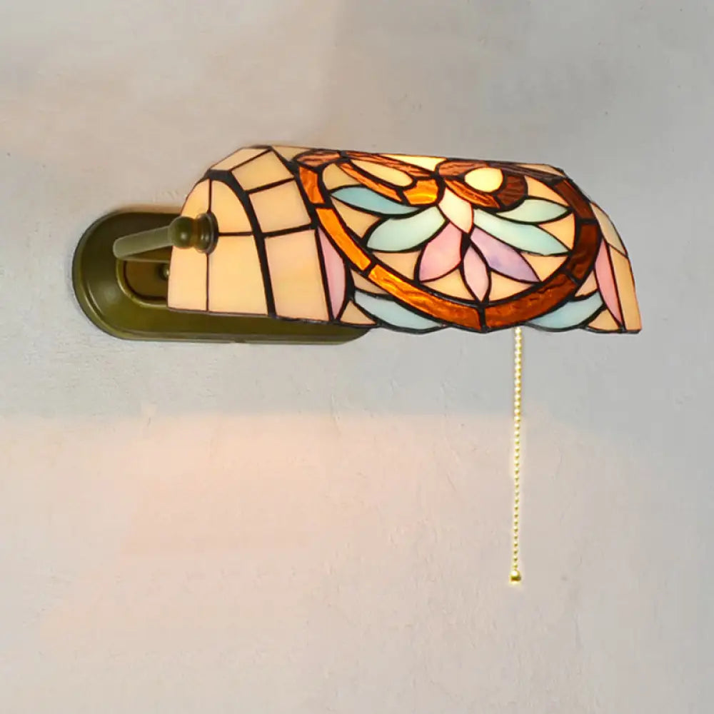 Tiffany Banker Wall Light With Pull Chain - Stained Glass Mount Fixture Flower Pattern In Beige /