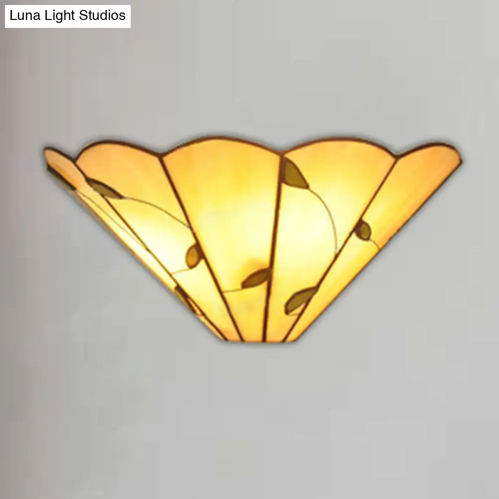 Tiffany Style Leaf Pattern Art Glass Wall Sconce - Beige Light For Dining Room