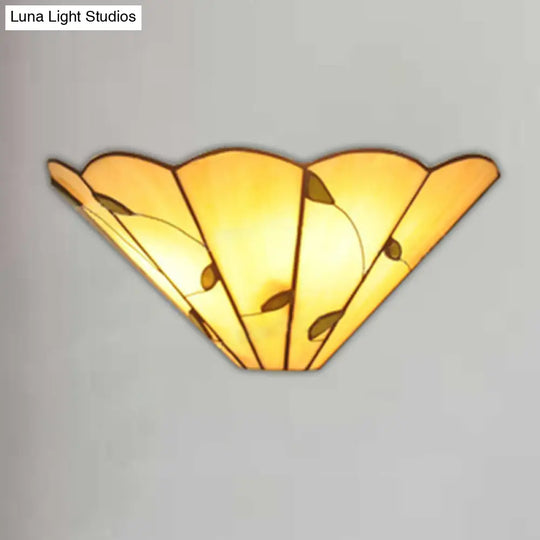 Tiffany Style Leaf Pattern Art Glass Wall Sconce - Beige Light For Dining Room