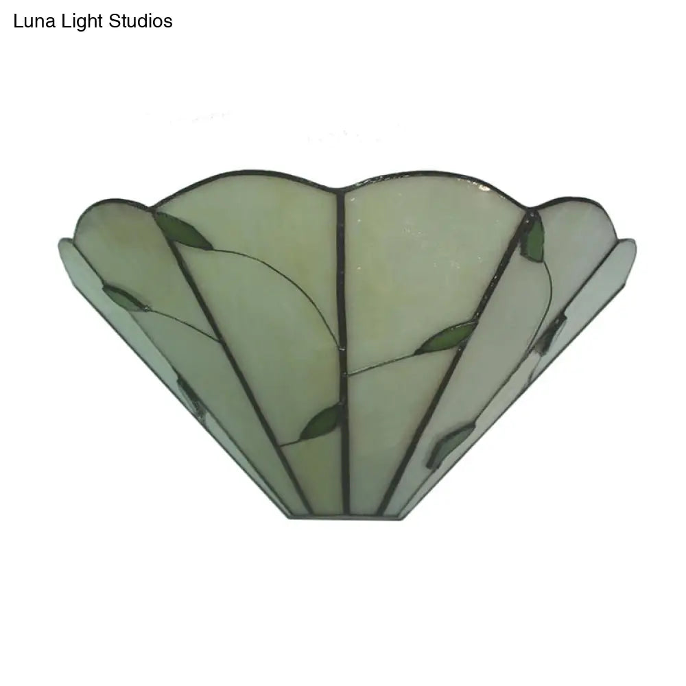 Tiffany Style Leaf Pattern Art Glass Wall Sconce - Beige Light For Dining Room