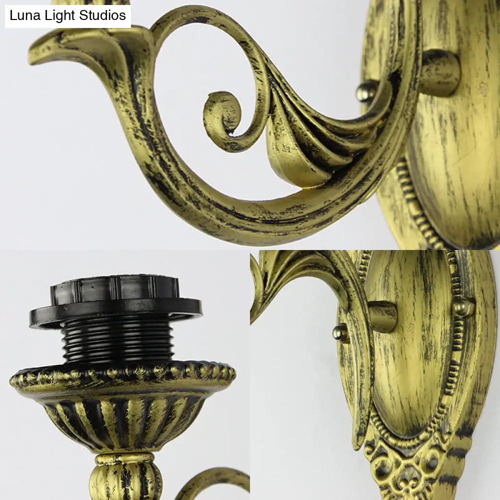 Tiffany Style Shell Wall Light With Aged Brass Finish