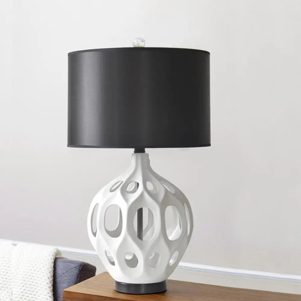 Traditional Black Finish Table Lamp With Etched Jar Base For Nightstand Lighting - One-Bulb Drum