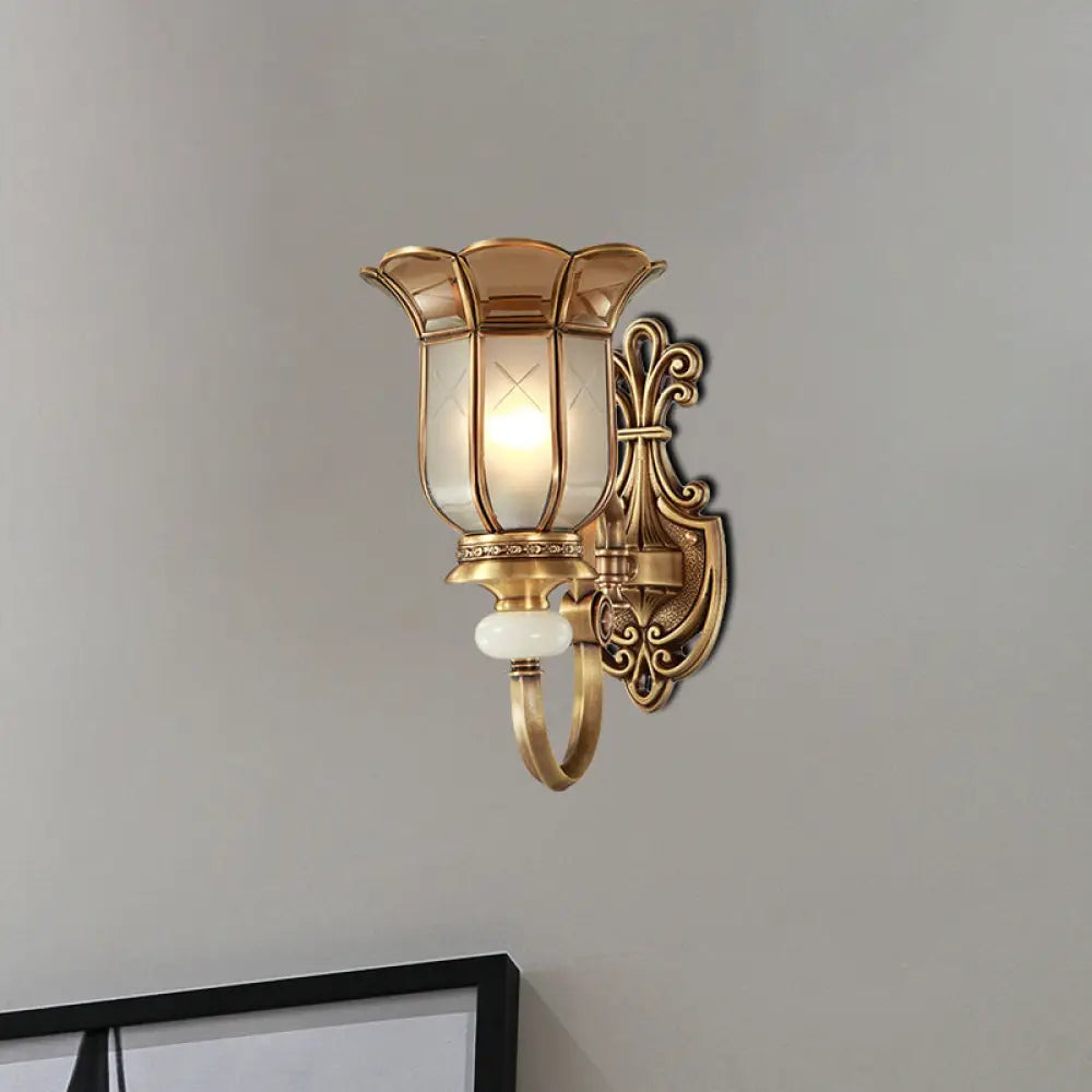 Traditional Brass Flower Metal Wall Sconce - Living Room Lighting Fixture (1/2-Bulb) 1 /