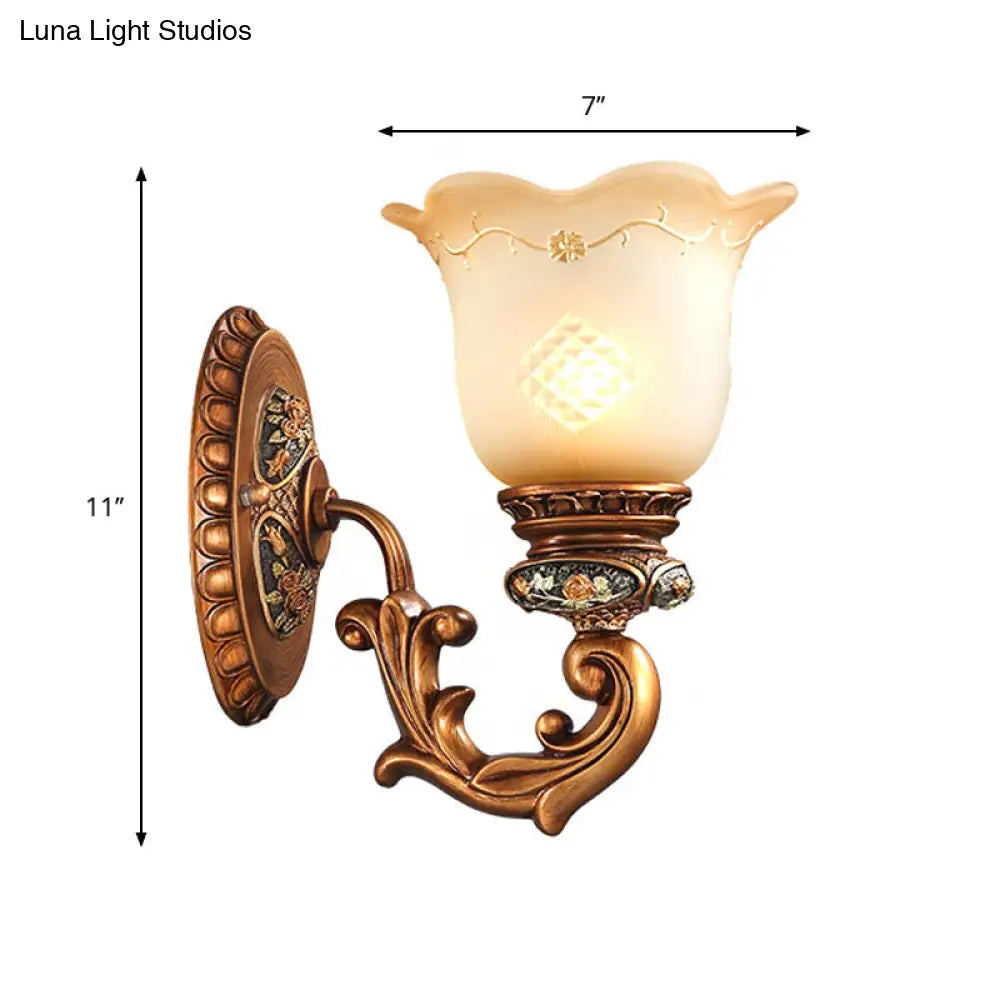 Traditional Cream Glass Scalloped-Edge Wall Sconce - Bedroom Light Kit With 1-Light Brass Design