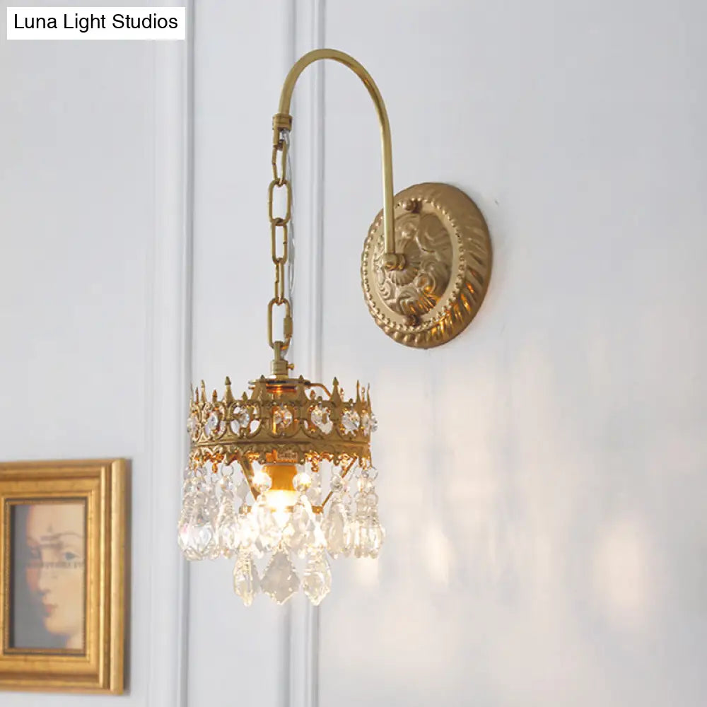 Traditional Crown Wall Light Sconce - Metallic One-Light Lamp For Living Room In Brass/Black With