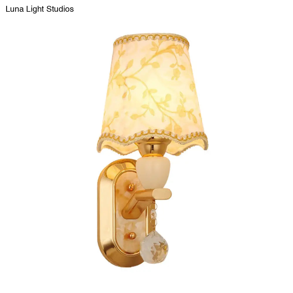 Traditional Gold Finish Bedroom Wall Lamp With Scalloped Fabric Shade