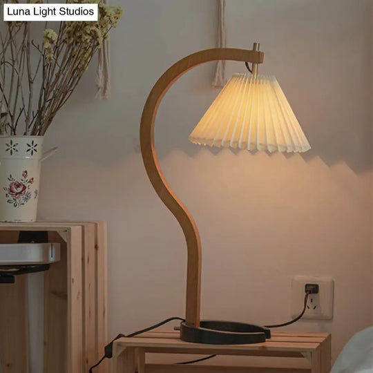 Vintage Ribbed Desk Lamp: Single Light Retro Style With Wood Curved Arm - Night Table Lighting